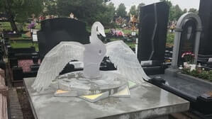 Мемориальный комплекс со скульптурой